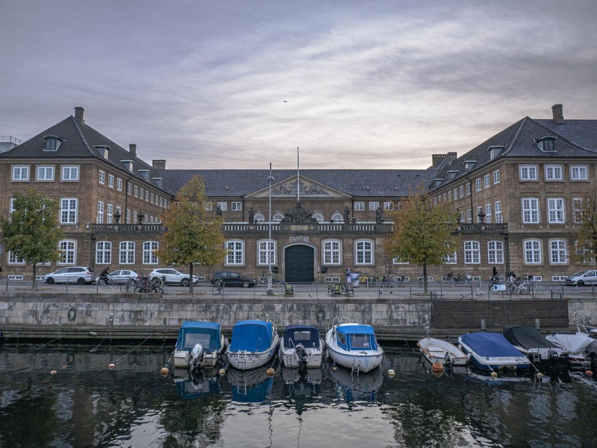 Stylish Spacious W 3br In * København