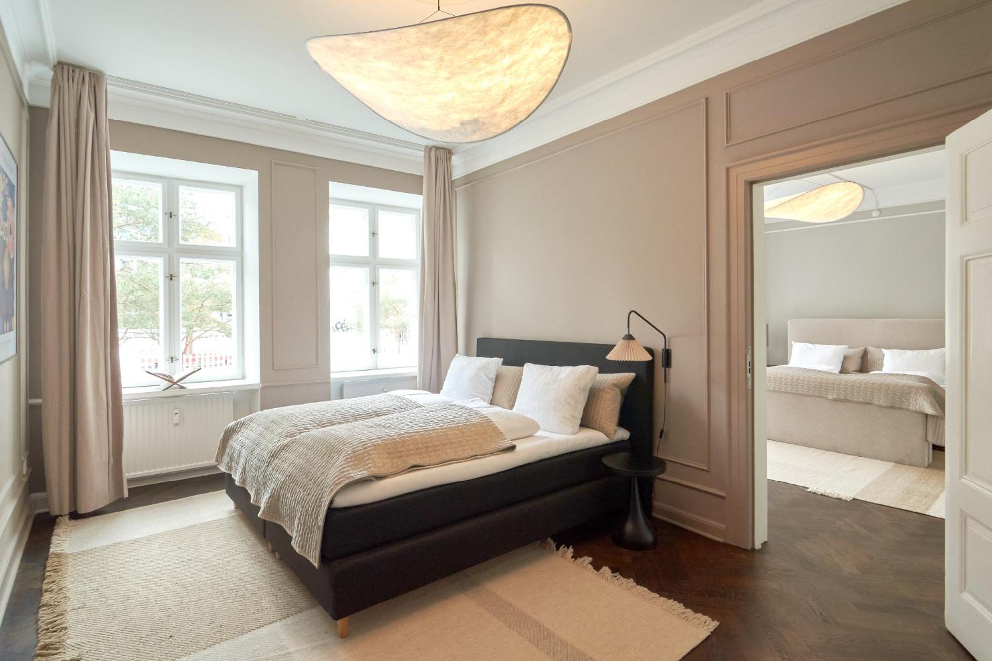 Stylish Spacious W 3br In København